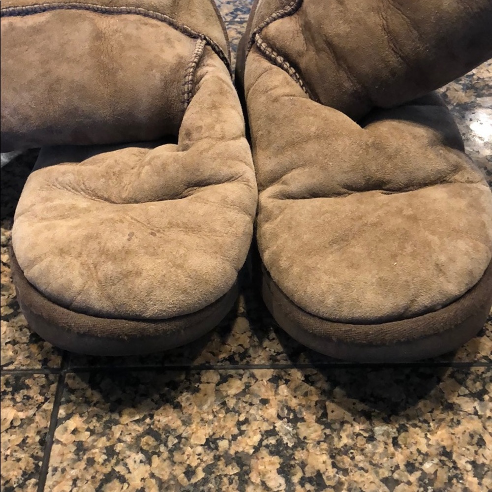 UGG Classic Short Boot - Picture 4 of 6